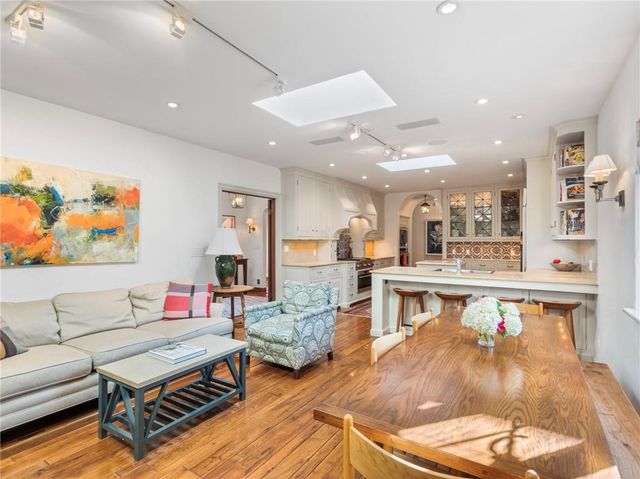 1220 W 64th Street, Kansas City, MO 64113