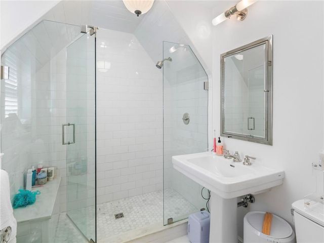 1220 W 64th Street, Kansas City, MO 64113