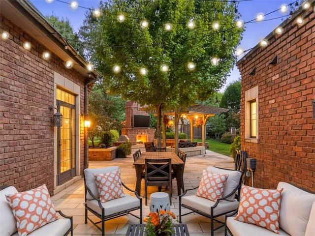 1220 W 64th Street, Kansas City, MO 64113