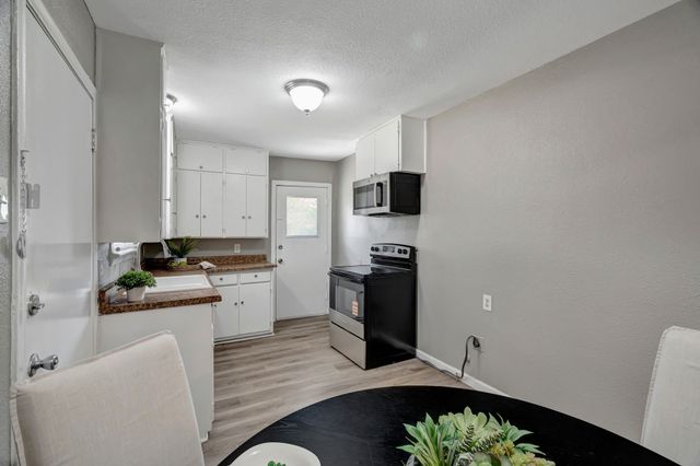 1710 Plymouth Drive N, Irving, TX 75061