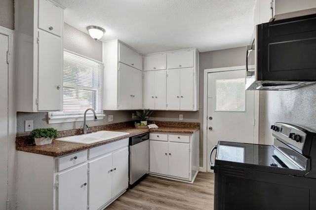 1710 Plymouth Drive N, Irving, TX 75061