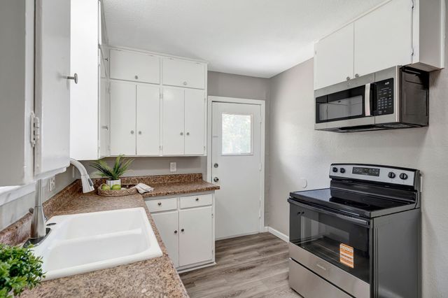 1710 Plymouth Drive N, Irving, TX 75061
