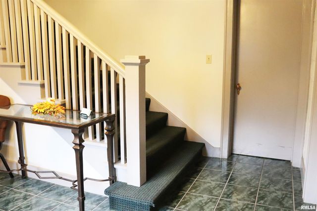 2901 N PROSPECT Road, Peoria, IL 61603