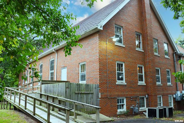 2901 N PROSPECT Road, Peoria, IL 61603