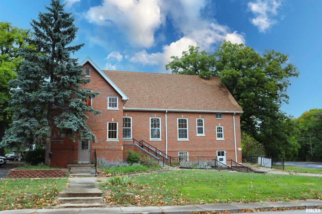 2901 N PROSPECT Road, Peoria, IL 61603