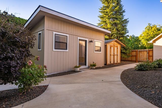 2006 E Westminster Ln, Spokane, WA 99223