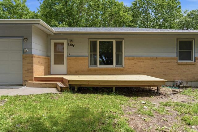 2304 Terry Way, Manhattan, KS 66502
