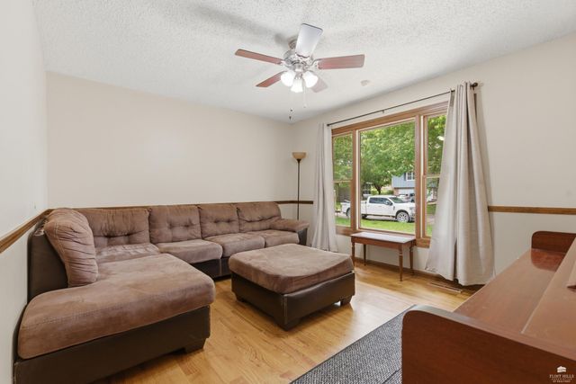 2304 Terry Way, Manhattan, KS 66502