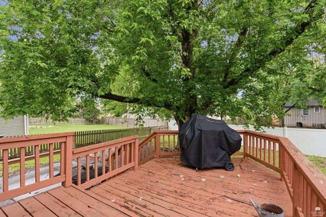 2304 Terry Way, Manhattan, KS 66502