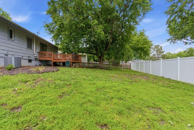 2304 Terry Way, Manhattan, KS 66502