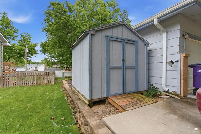2304 Terry Way, Manhattan, KS 66502
