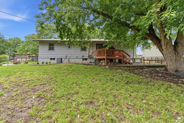 2304 Terry Way, Manhattan, KS 66502