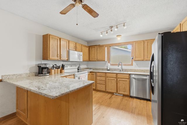 2304 Terry Way, Manhattan, KS 66502