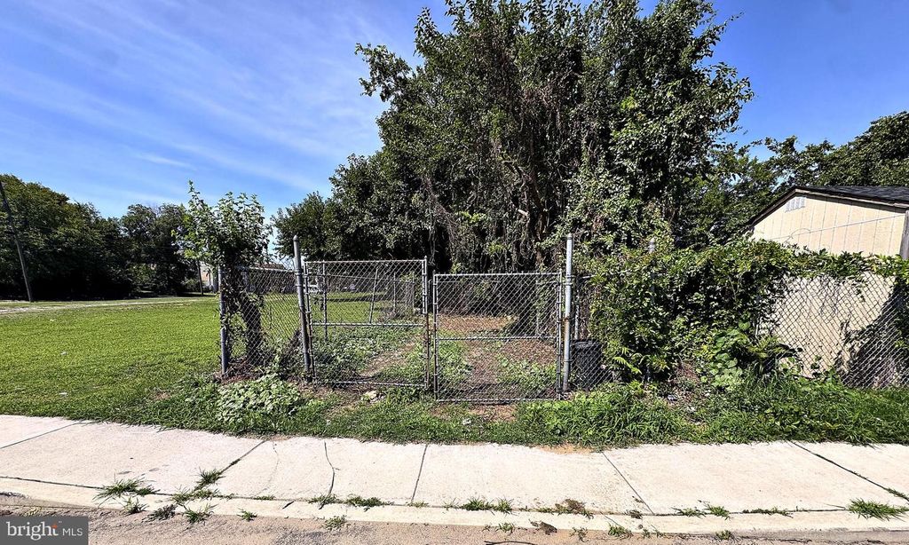 80 S OF SPRUCE ST, CAMDEN, NJ 08103 — photo 2