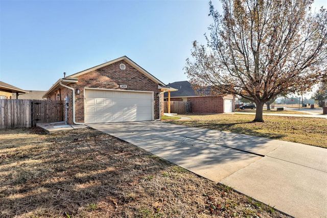 909 Pruett Drive, Edmond, OK 73003