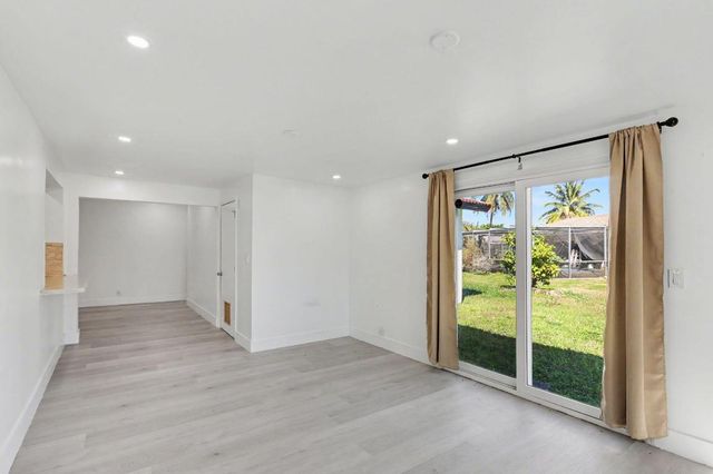 4005 NW 76th Avenue, Coral Springs, FL 33065