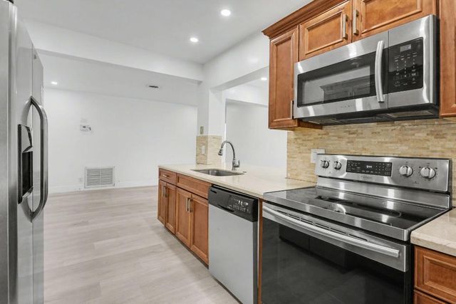 4005 NW 76th Avenue, Coral Springs, FL 33065