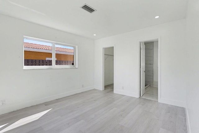 4005 NW 76th Avenue, Coral Springs, FL 33065