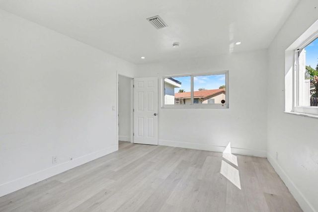 4005 NW 76th Avenue, Coral Springs, FL 33065