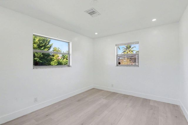 4005 NW 76th Avenue, Coral Springs, FL 33065