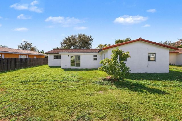 4005 NW 76th Avenue, Coral Springs, FL 33065