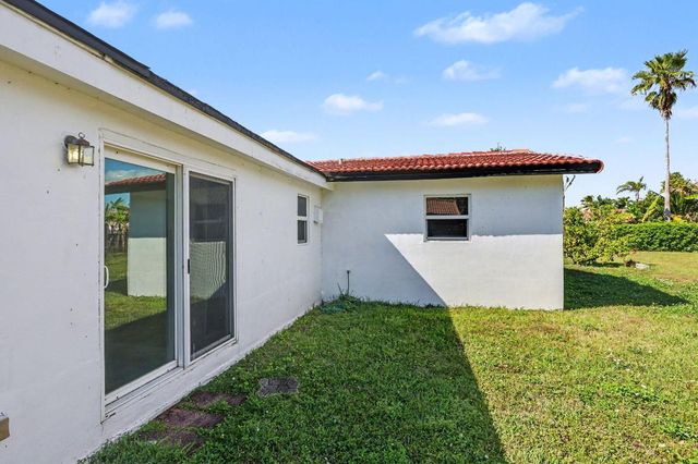4005 NW 76th Avenue, Coral Springs, FL 33065