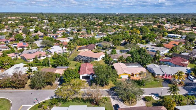 4005 NW 76th Avenue, Coral Springs, FL 33065