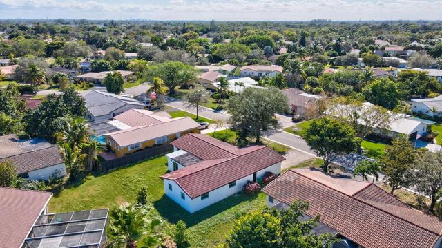 4005 NW 76th Avenue, Coral Springs, FL 33065