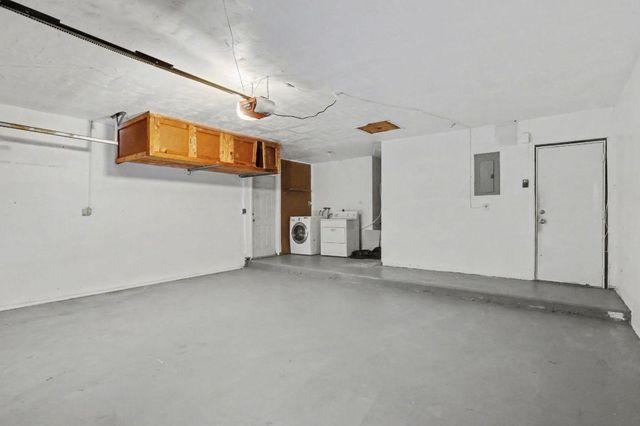 4005 NW 76th Avenue, Coral Springs, FL 33065