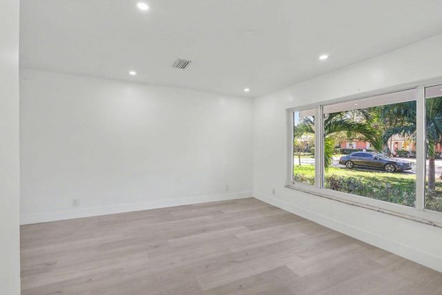 4005 NW 76th Avenue, Coral Springs, FL 33065