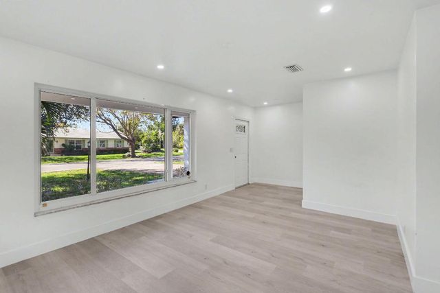 4005 NW 76th Avenue, Coral Springs, FL 33065