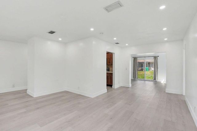 4005 NW 76th Avenue, Coral Springs, FL 33065