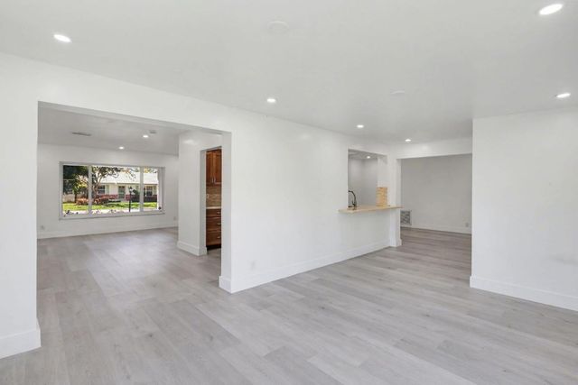 4005 NW 76th Avenue, Coral Springs, FL 33065