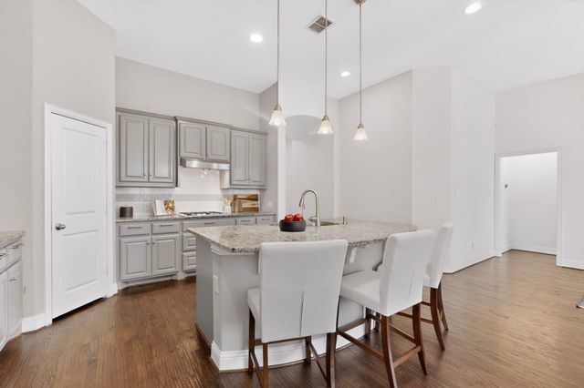 604 Warwick Boulevard, Lewisville, TX 75056