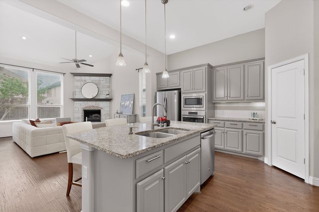 604 Warwick Boulevard, Lewisville, TX 75056