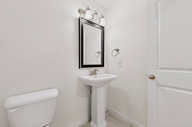 604 Warwick Boulevard, Lewisville, TX 75056