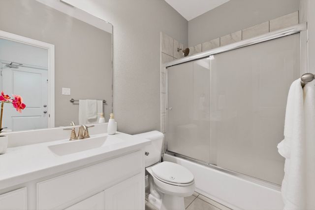 604 Warwick Boulevard, Lewisville, TX 75056
