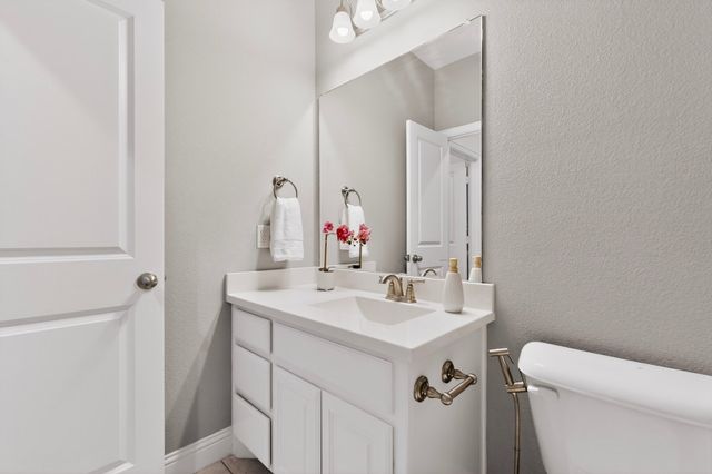 604 Warwick Boulevard, Lewisville, TX 75056