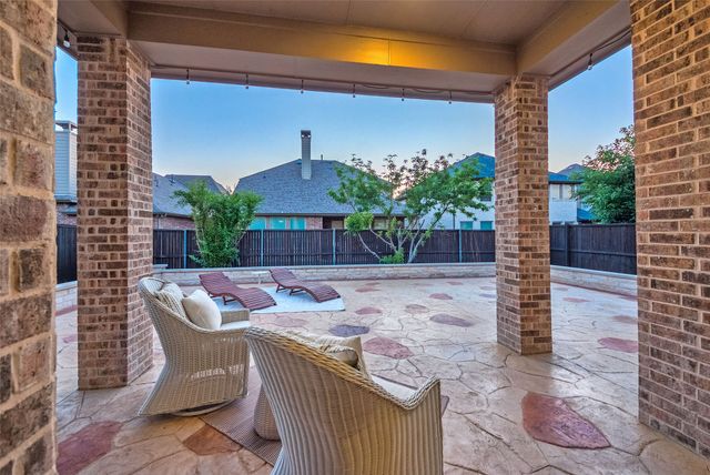 604 Warwick Boulevard, Lewisville, TX 75056
