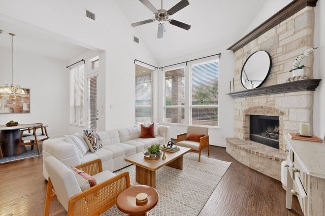 604 Warwick Boulevard, Lewisville, TX 75056