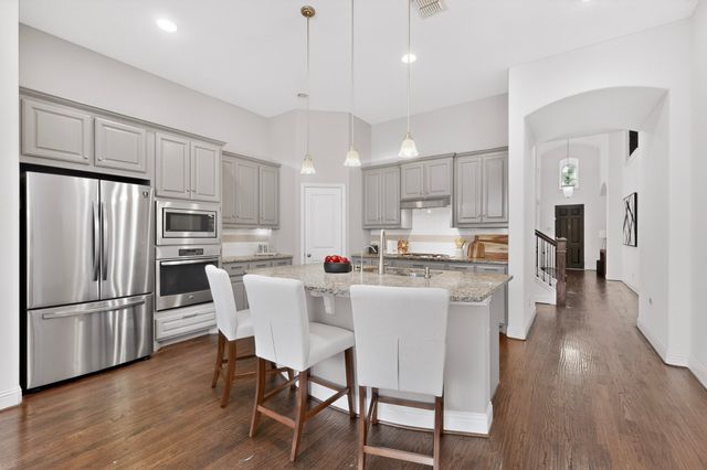 604 Warwick Boulevard, Lewisville, TX 75056