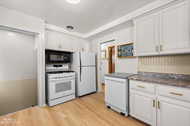 20919 Ardmore Park Drive, Saint Clair Shores, MI 48081