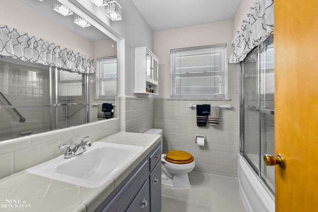 20919 Ardmore Park Drive, Saint Clair Shores, MI 48081