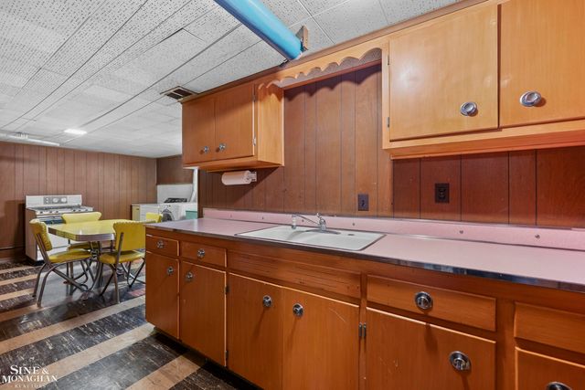20919 Ardmore Park Drive, Saint Clair Shores, MI 48081