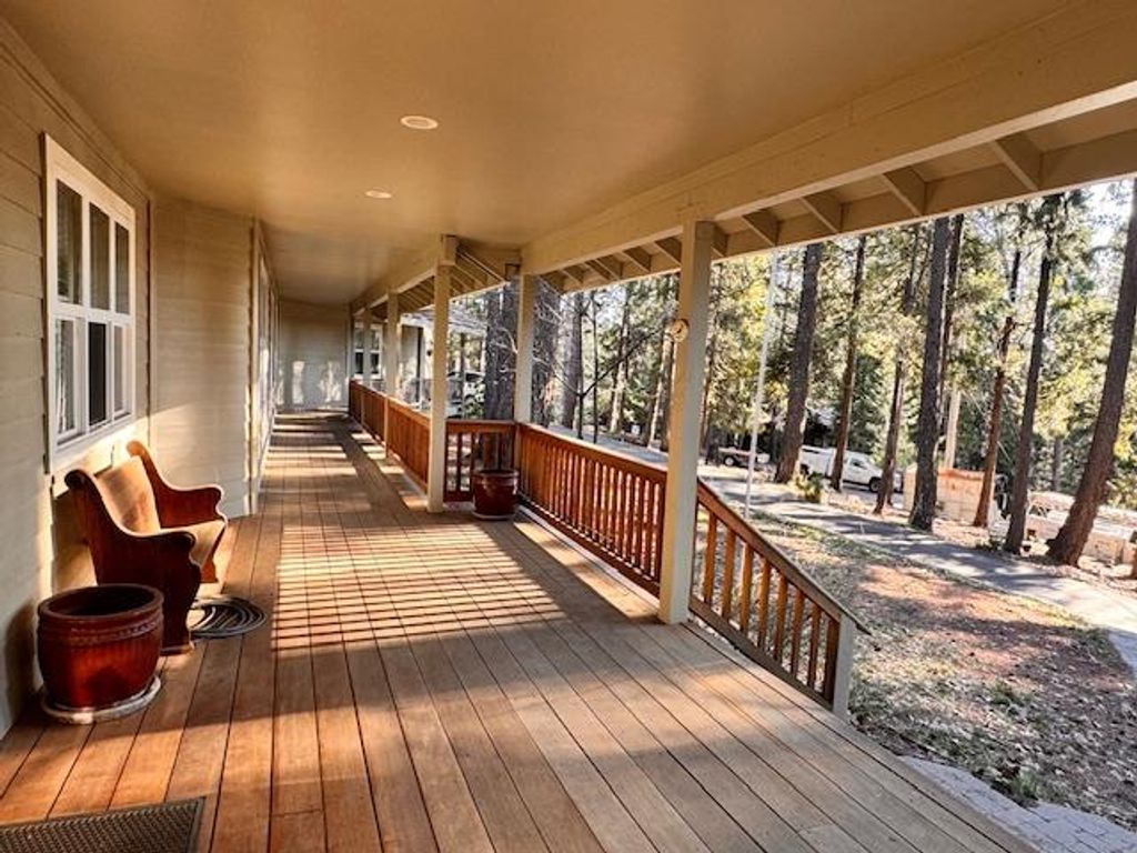 3268 York Ct, Pollock Pines, CA 95726