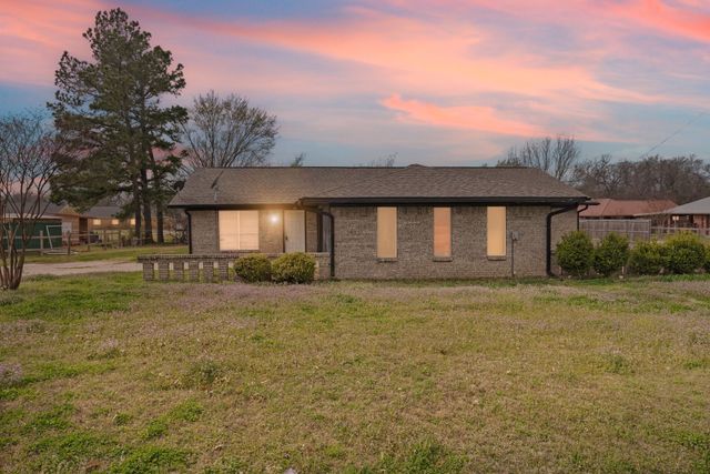 706 S Manson Street, Wolfe City, TX 75496