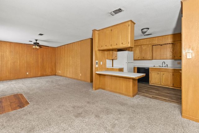 706 S Manson Street, Wolfe City, TX 75496