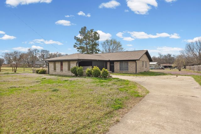 706 S Manson Street, Wolfe City, TX 75496
