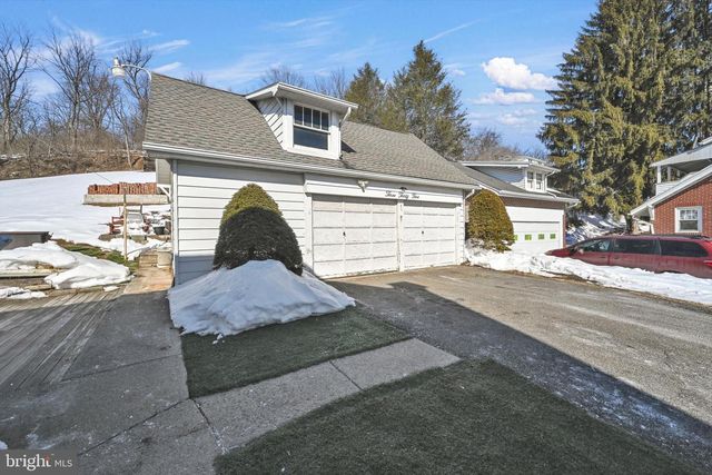 335 MAIN ST, Leesport, PA 19533