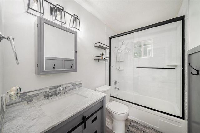 8602 W 84th Terrace, Overland Park, KS 66212